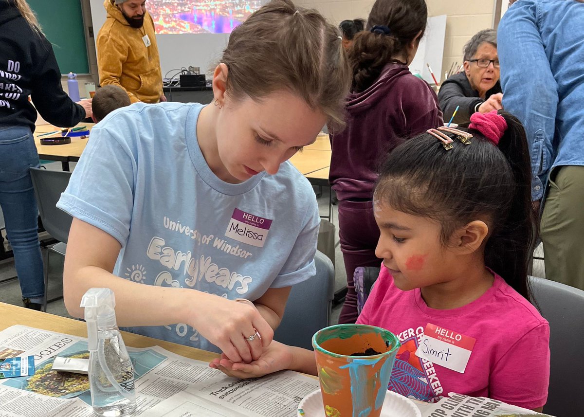 Inspiring young minds. 💙🤗

Success at the fourth annual Early Years Carousel, hosted March 4 by #UWindsor teacher candidates!

Read more: uwindsor.ca/dailynews/2023…