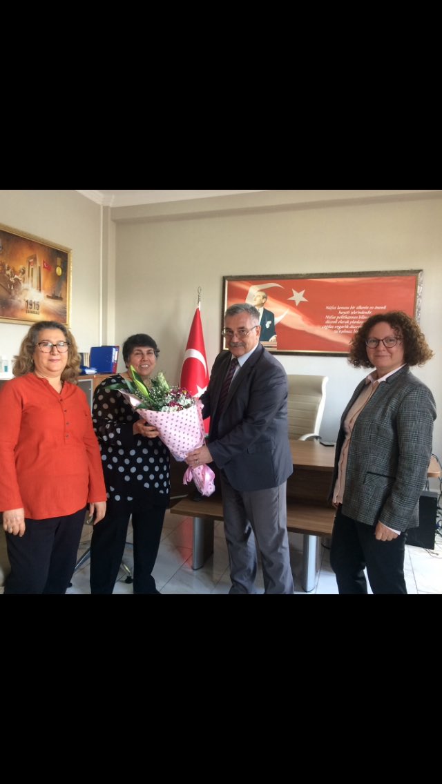 CanakkaleNVM's tweet photo. Adıyaman İl Nüfus ve Vatandaşlık Müdürü Ayten BULUNMAZER’i emeklilik hayatına eski görev yeri Çanakkale’den uğurladık.Bu yeni başlangıcın hayırlı uğurlu olmasını diliyoruz.@AytenBulunmazer @Ahmetgo96139384 https://t.co/ZyzGzZDHCz