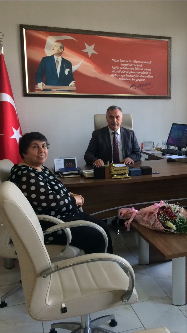 CanakkaleNVM's tweet photo. Adıyaman İl Nüfus ve Vatandaşlık Müdürü Ayten BULUNMAZER’i emeklilik hayatına eski görev yeri Çanakkale’den uğurladık.Bu yeni başlangıcın hayırlı uğurlu olmasını diliyoruz.@AytenBulunmazer @Ahmetgo96139384 https://t.co/ZyzGzZDHCz