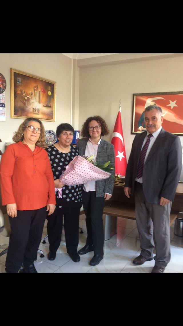 CanakkaleNVM's tweet photo. Adıyaman İl Nüfus ve Vatandaşlık Müdürü Ayten BULUNMAZER’i emeklilik hayatına eski görev yeri Çanakkale’den uğurladık.Bu yeni başlangıcın hayırlı uğurlu olmasını diliyoruz.@AytenBulunmazer @Ahmetgo96139384 https://t.co/ZyzGzZDHCz
