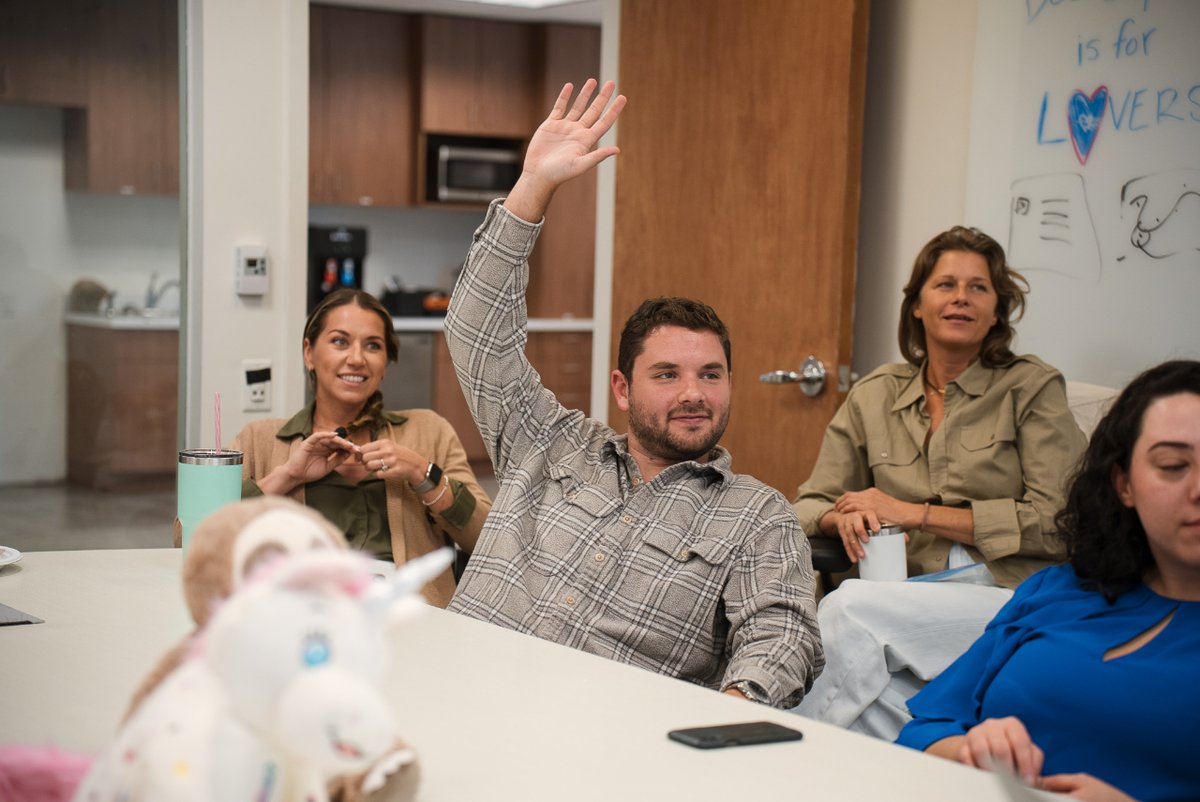 doorloopapp's tweet photo. Raise your hand if you love DoorLoop 🙋
Our team meetings are always filled with innovative ideas and valuable input from each member. At our workplace, we strive to create a welcoming and inclusive environment where every voice is heard and every idea is appreciated 🙌 #DoorLoop https://t.co/x5DQI9lgYM