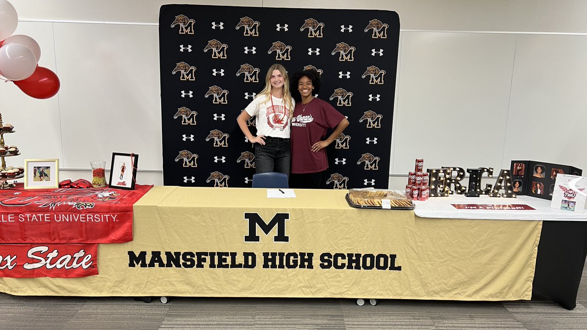 Big congrats to <a href="/sydneybeal12/">Sydney Beal</a> and <a href="/BreloveErica/">Erica Brelove</a> for signing to play at the next level. So fun to celebrate these two today.