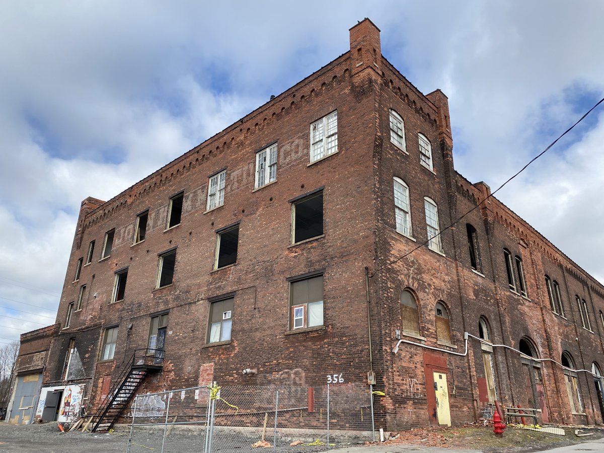 nationalgridus's tweet photo. We're pleased to provide over $1.9 million to support 8 projects, including those in #Lackawanna &amp; #Buffalo. These projects will grow long-standing #WNY businesses, while other buildings will provide a mix of commercial &amp; residential space. #NGProjectC #StandWithC https://t.co/19OZ35Sgg6