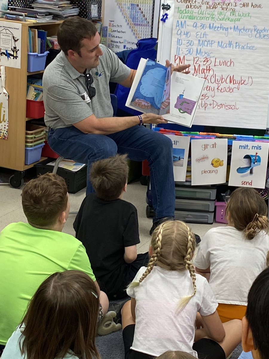 aemurk's tweet photo. Mystery Reader #7
Getting a jump on Earth Day with our mystery reader - Mr. Pennypacker! We loved listening to The Lorax! https://t.co/jWAXTp3jZf