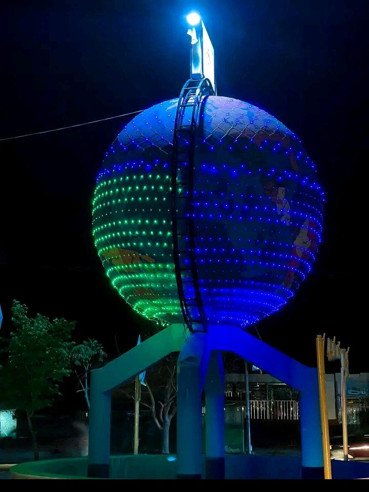 J_Abasi144's tweet photo. #د_اختر_شپه_لوګر_پل_علم_ښار🌇🌙🎆
خلک دشپې 11بجې لا هم اختر ته په چمتوالي او سودا اخیستلوبوخت دي.
پل علم ښار دې تل رنګین وي!😊 د ښار په روښانولو او رنګینولو کې د پل علم ښاروالۍ کړنې هم د ستایلو دي. https://t.co/1jRQkNO3ci