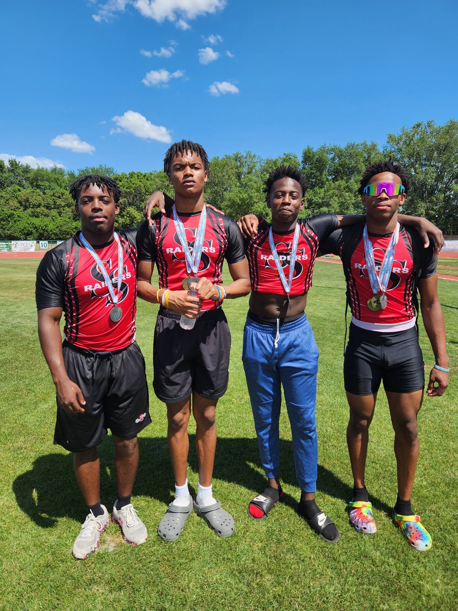 StanCoburn13's tweet photo. 4x100m Finishes 2nd. Advances to regional meet.
@Rashad_Johnson4, Denzel McDonald, Stanley Young, @jamaredorsey. https://t.co/csUbtPXPhF