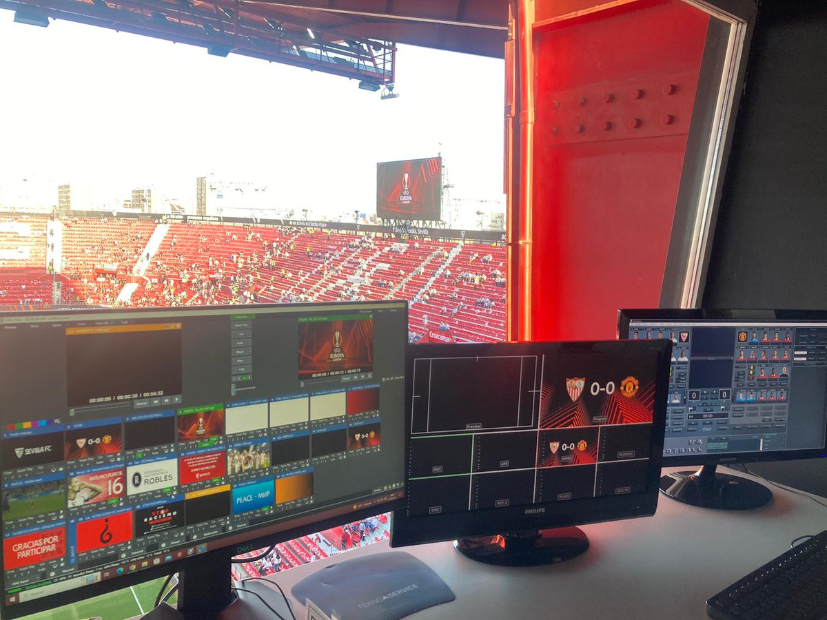 YBcomunicacion's tweet photo. ¡Arranca la #EuropaLeague en el #Pizjuán! Duelo por todo lo alto entre el rey de la competición, el @SevillaFC, y el @ManUtd_Es. Videomarcadores a punto gracias a nuestros compañeros de #yellowbricks

#SevillaFCManchesterUnited https://t.co/vG6Q0occSB