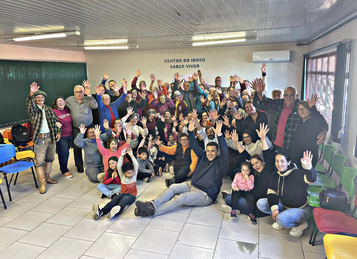 lcfolador's tweet photo. Quando falo em energia boa, falo exatamente disso: vitalidade, força, muito amor e uma dose altíssima de coragem. Nossos jovens do Centro do Idoso mais uma vez nos surpreendendo com um show de simpatia e carinho. https://t.co/AdAH9UO4a1