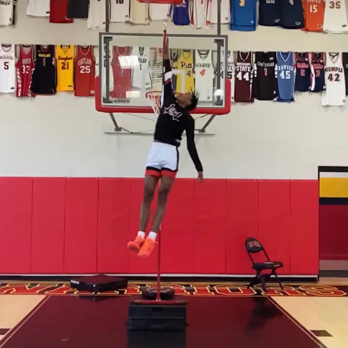 oakhillacademy's tweet photo. National Health Week is in full swing at our high school! We're excited to be participating in NBA combine testing, attending meetings, and getting regular check-ins to stay on track with our health goals. #NationalHealthWeek #oakhillacademy #boardinghighschool https://t.co/yEwVwJmX5N