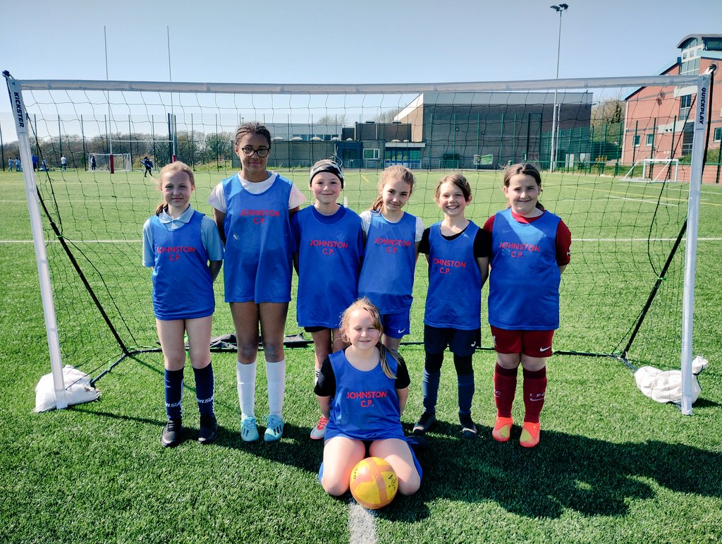 JohnstonPrimary's tweet photo. An excellent day of football for the Pembrokeshire fives tournament at Henry Tudor School. Great sportsmanship and a positive attitude. A special well done to our girls team who won the competition overall and now progress to the next stage! #Johnstonspirit https://t.co/WJ0kDUmeAb