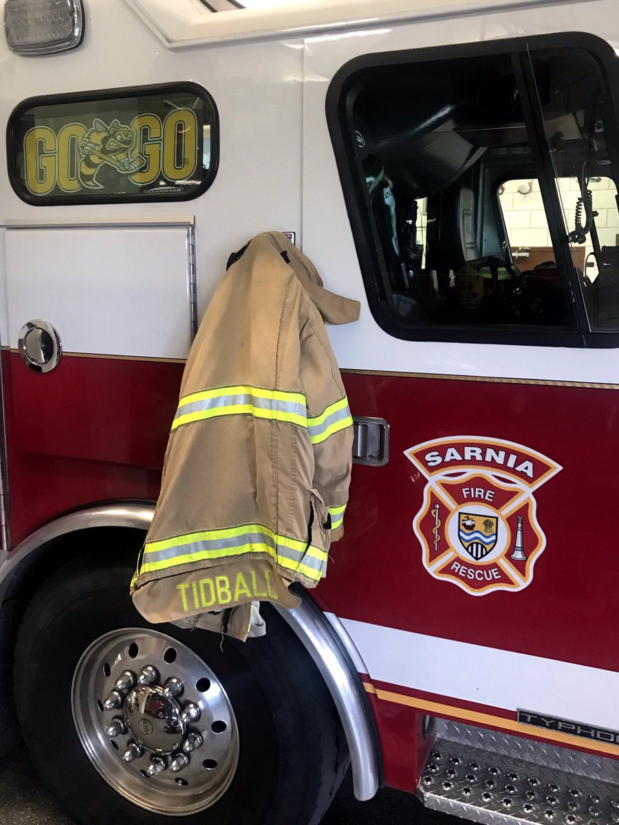 SarniaFire's tweet photo. GO STING GO! @SarniaFire is showing support for our City’s Team @StingHockey. Our @Sarnia_Ontario community is #LikeNoOther!
#SwarmWarning #sarniasting #OHL #GoStingGo #sarnia https://t.co/8Z91xksnyD