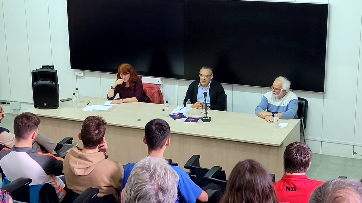CBIgualada's tweet photo. Gran xerrada del mestre Ricard Casas avui a Igualada.
Ens ha presentat el seu llibre:
Escucha tu baloncesto. El valor del entrenador.
#formacio #valors #autonomia #emocio #responsabilitat https://t.co/Mfbq96V3VK