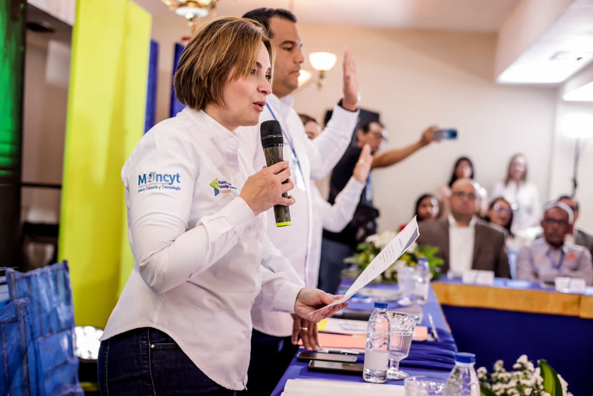 Gabrielasjr's tweet photo. Hoy nace el Consejo Científico de Falcón de la mano @GobVictorClark y representantes de las Universidades, Centros de Investigación, Industrias para promover las capacidades técnicas y productivas, garantizando la innovación como respuesta a las necesidades locales y nacionales. https://t.co/Ro3TyDzvjt