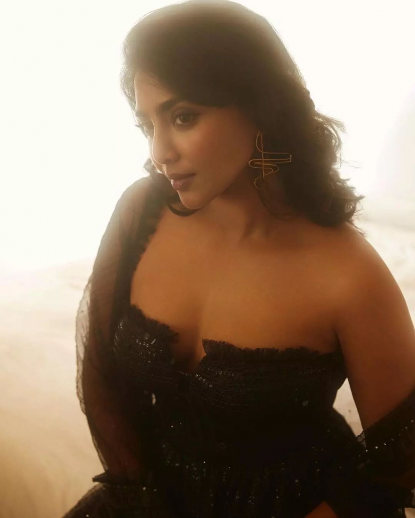Burst_Of_Light's tweet photo. Aishwarya Lekshmi's Breathtaking Photoshoot https://t.co/KSTUAYbHrM 
#aishwarya #lekshmi #photoshoot #phose #photography #model #actress #indianfilms #films #movies #cinema #modeling #stylish #style #costume #designers https://t.co/SXACopTIYG