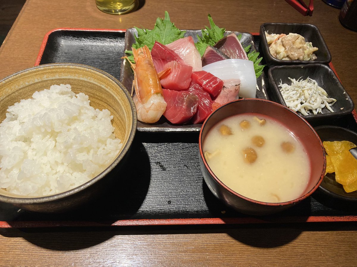 nawosan's tweet photo. 三丁目、近所の刺身ランチ🐟 https://t.co/uAHpBMuzXj