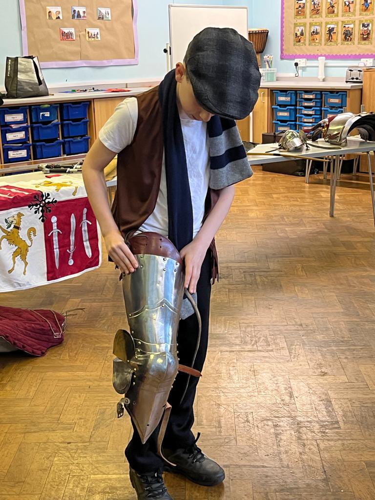 Rousham class of enjoyed a terrific Tudor workshop today. Sword school, dancing, food, armour and weapons, Shakespeare and some rather gruesome crime and punishment! Lots of fun learning!
