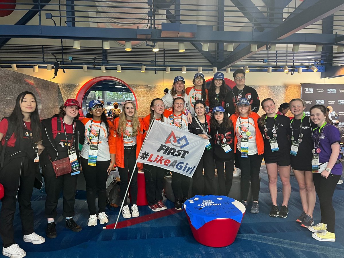 Our #FIRSTLikeAGirl meetup at #FIRSTChamps was so much fun. We even had a SURPRISE guest - thank you Dean Kamen stopping by! @FIRSTweets #oinkoinkboom @FIRSTHallofFame #morethanrobots @FRCTeams