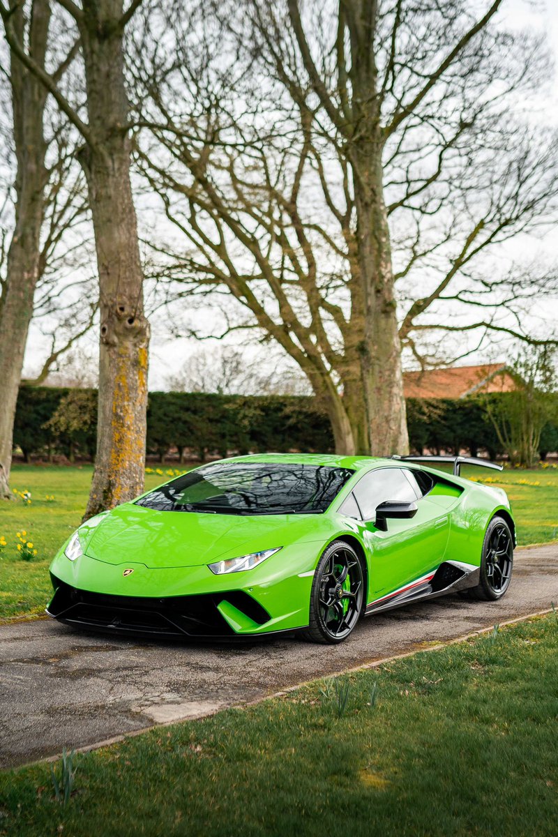 monarch_ent's tweet photo. Our one owner, low mileage Performante is now UNDER OFFER 💚 #VerdeMantis #MonarchEnterprises https://t.co/3qtpKVxgKI