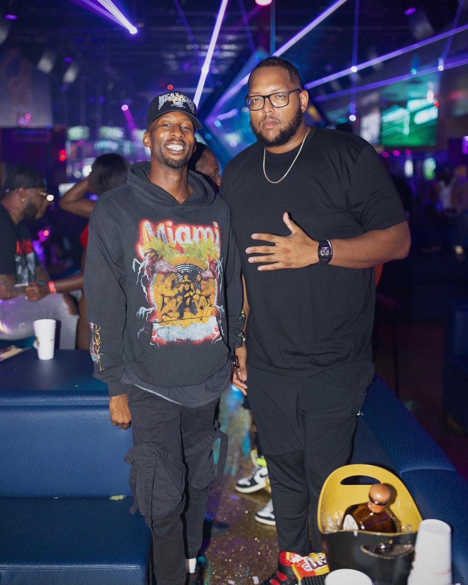 MarvelBishop's tweet image. The one of many to come. Appreciate everyone for coming out, vibes were on point! Stay tuned for the next stop.
.
#OnlyTheBES #VipHost #miamiinfluencer #MiamiEvents #Nightlife #Klub24