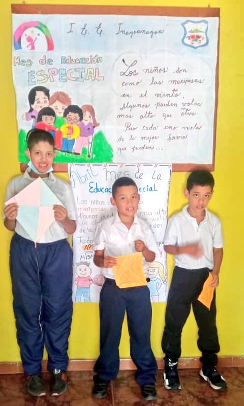 CDCE_Naguanagua's tweet photo. Territorio Escolar Naguanagua Circuito Educativa Nro 3 Elaboración de papagayos y  juegos tradicionales por parte de los estudiantes de IEE "Inagoanagoa" 📚🌱🇻🇪

@NicolasMaduro 
@_LaAvanzadora 
@xiomaluna 
@rafaellacava10 
@ZeCarabobo

#GestaIndependentista https://t.co/lERyUe7tEg