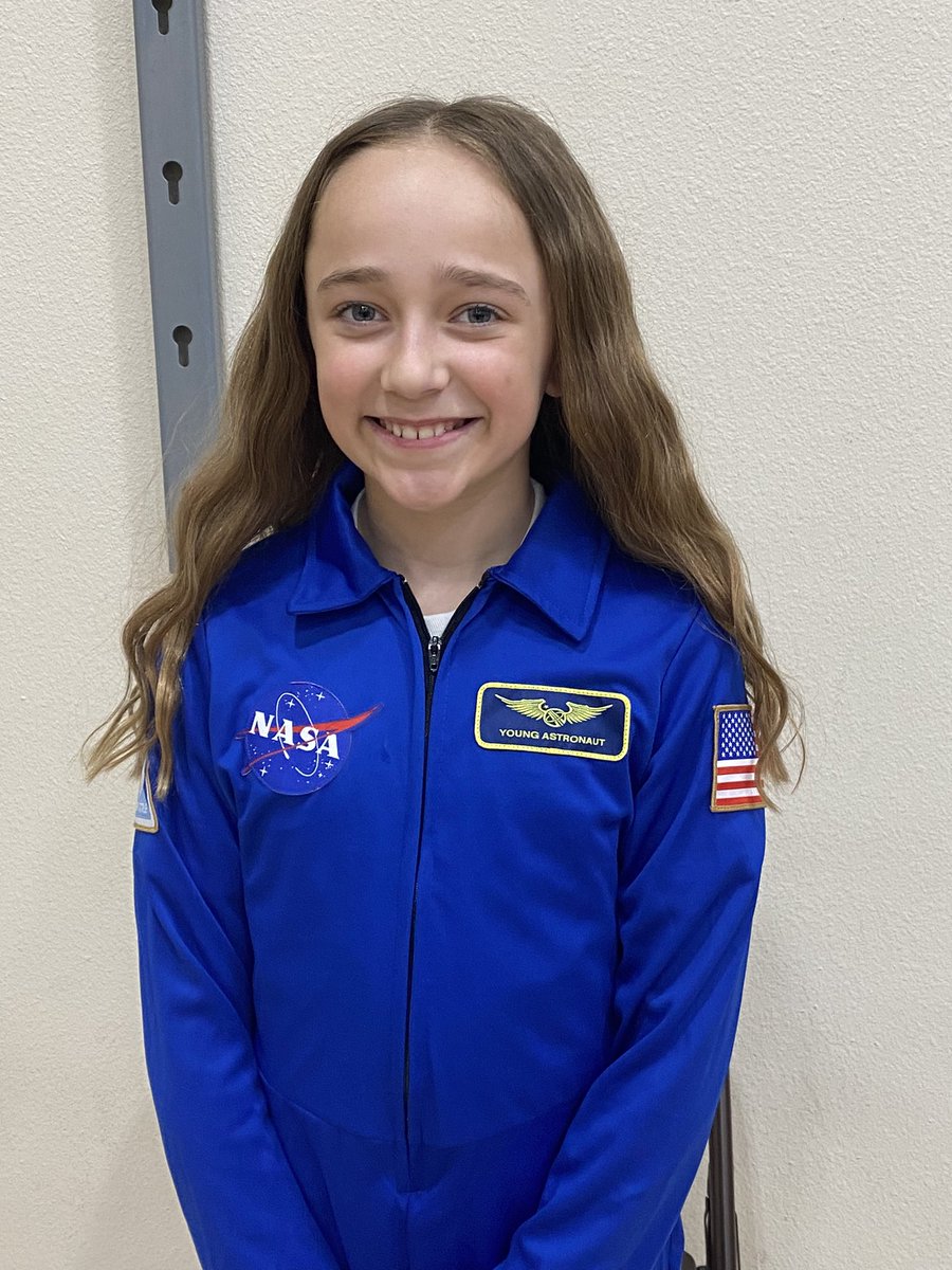 SymensLisa's tweet photo. Bringing their SS standards alive! I just got to meet Sally Ride, Benjamin Franklin, Amelia Earhart, Ruth Bader Ginsburg and more at the Sunrise Elementary 5th Grade Halls of History!  #learbps https://t.co/HAVYaNeFKD