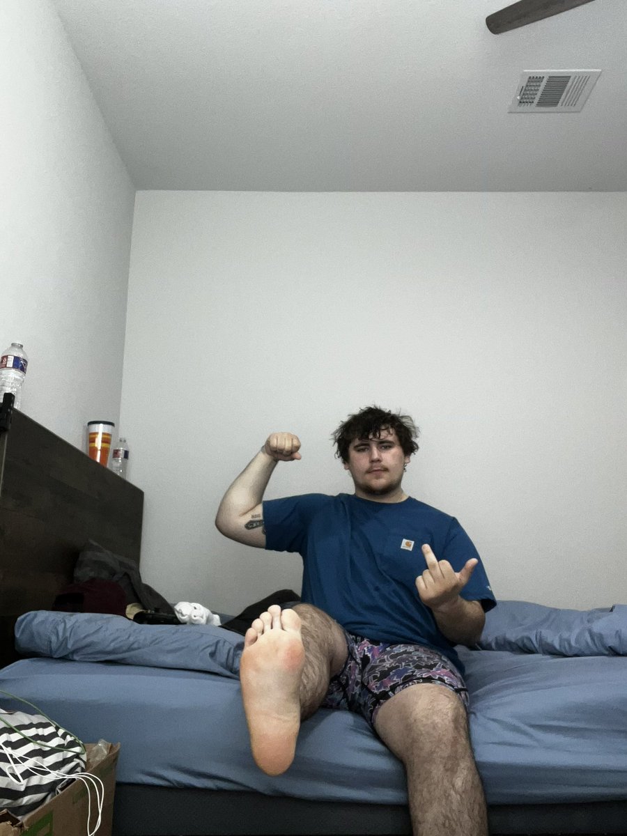 alphamastermax's tweet photo. So who wants a onlyfans?? #cashmaster #footmaster #musclemaster #findom #malefeet #footfetish #forcedintox #scamfetish #macrofetish #debtfetish @promo_foot @FOOTMASTERSRT @rt4dom @TXAC22 @trunksvidel @findomhome https://t.co/oTaDzrT1ZY