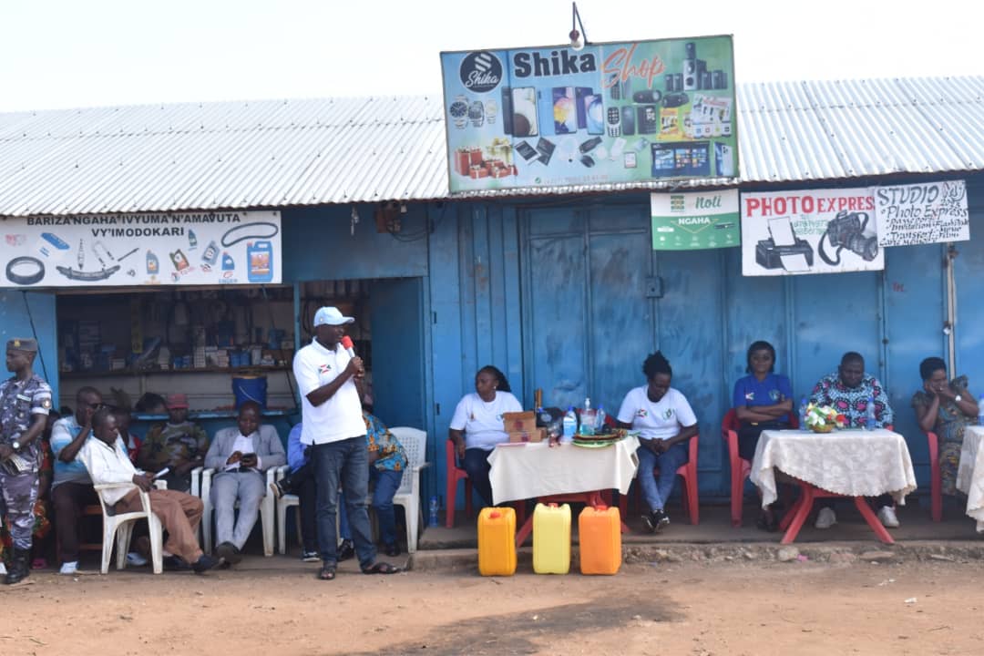 CDesarmement's tweet photo. Ces séances de sensibilisation communautaire sont passées dans dix (10) communes à savoir:
-Muha, Mukaza et Ntahangwa(Mairie);
-Bubanza et Mpanda(Prov Bubanza)
-Mutimbuzi et Mugongomanga (Prov Bujumbura Rural); 
-Ruyigi, Butezi et Butaganzwa (Province Ruyigi). https://t.co/07dYGUxR6z