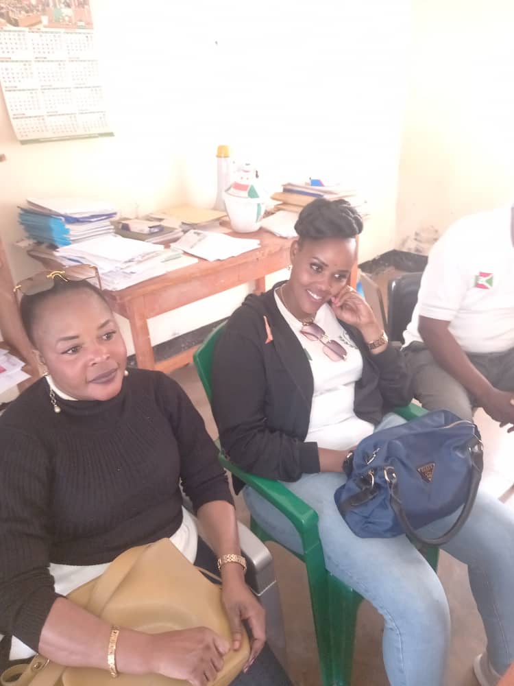 CDesarmement's tweet photo. Ces séances de sensibilisation communautaire sont passées dans dix (10) communes à savoir:
-Muha, Mukaza et Ntahangwa(Mairie);
-Bubanza et Mpanda(Prov Bubanza)
-Mutimbuzi et Mugongomanga (Prov Bujumbura Rural); 
-Ruyigi, Butezi et Butaganzwa (Province Ruyigi). https://t.co/07dYGUxR6z