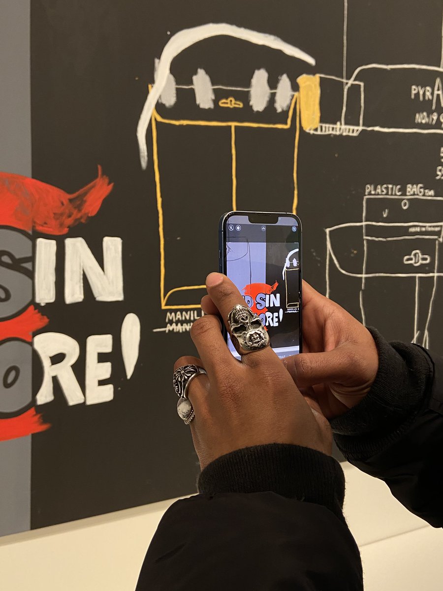 pussymargiela's tweet photo. Basquiat x Warhol exhibition went crazy. https://t.co/jp8p9bWEYO