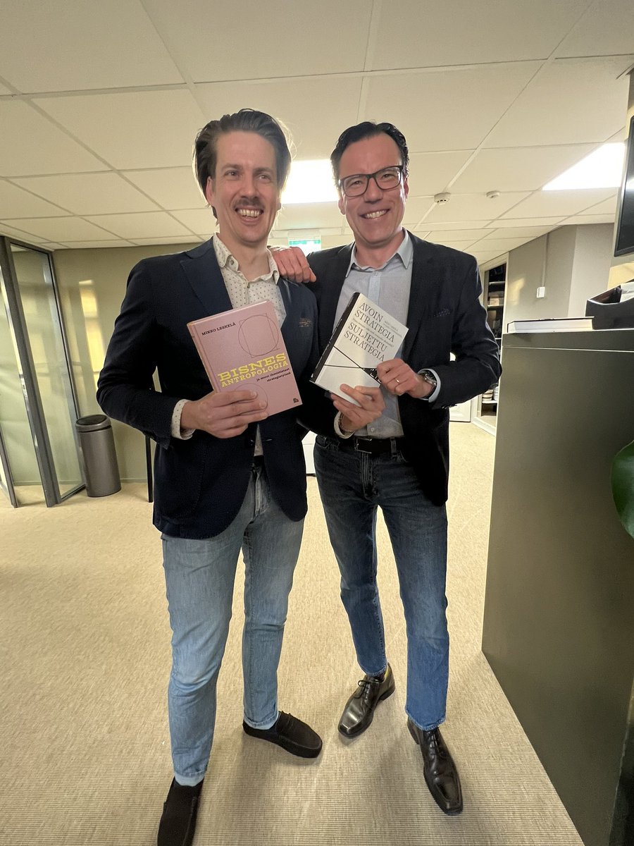 Kirjajulkkarit jo ennakkoon. Kiitos <a href="/TomiPatto/">Tomi Pättö</a> ja Mikko Leskelä. #avoinstrategia #strategies #data