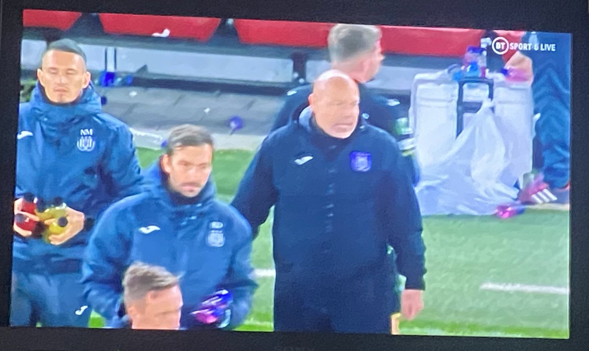 WillDowningComm's tweet image. Penalties between AZ and Anderlecht, fourth of the season for RSCA. Trying to watch three games at once is not simple! #azand #uecl
