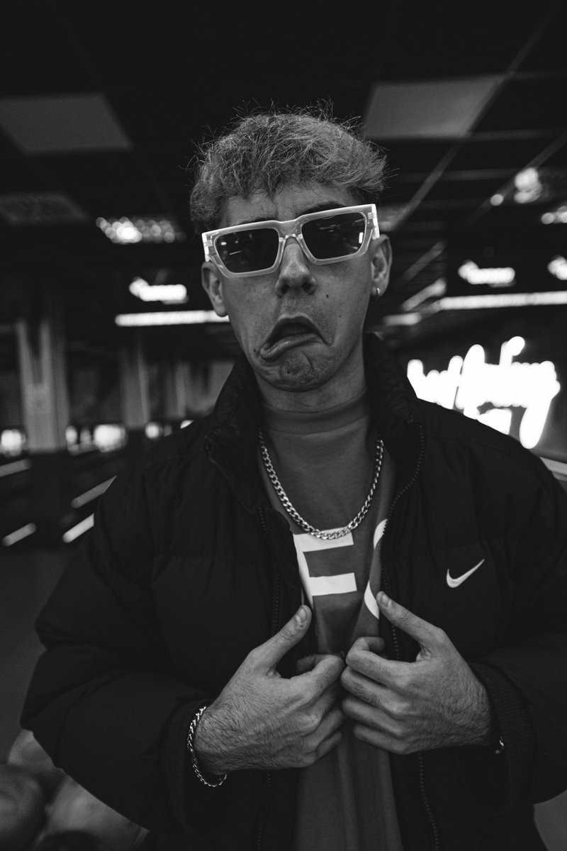 UnFamousBBX's tweet photo. Hola, te acabas de encontrar al UnFamousn’t de la suerte, si no interactuas con este tweet probablemente pises un zurullo hoy https://t.co/TFVDcvTRS7