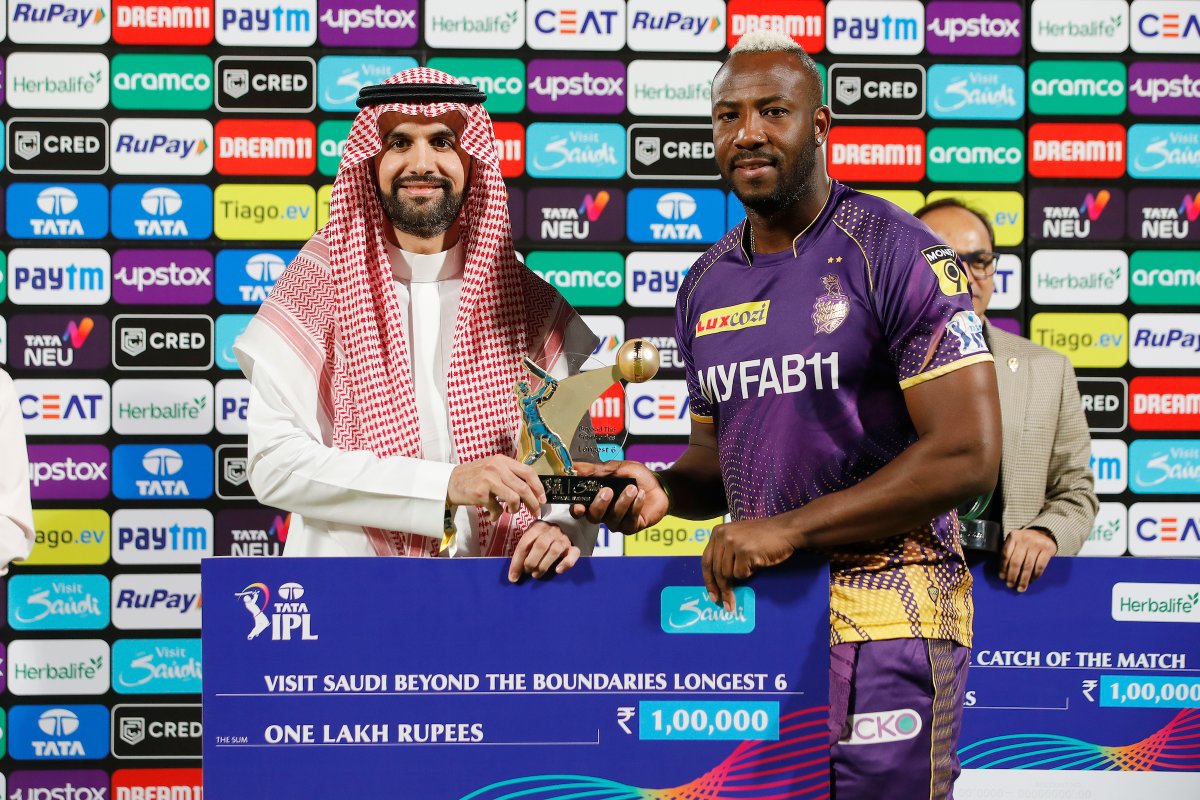 In Match 7️⃣0️⃣ of #TATAIPL between #RCB \u0026 #GT Here are the Herbalife  Active Catch, Visit Saudi Beyond the Boundaries Longest 6 \u0026 Upstox Most  Valuable Asset of the match award winners. @, image size:1200x800