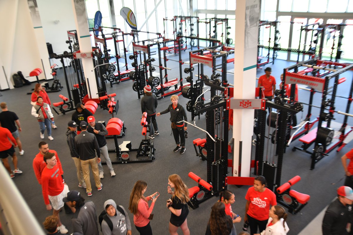 UNMLOBOS's tweet photo. Thank you to all as we officially opened the @NewMexicoMutual Champions Training Center!!! Our student-athletes deserve the best!!!! #GoLobos 

https://t.co/1ZHihnZAHn https://t.co/LPNwaOIxyD
