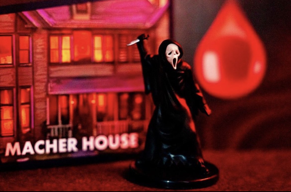 screamsourcee's tweet photo. Funko Games is releasing a multiplayer table top game called ‘SCREAM THE GAME’ !! No release date yet but it’s expected around the summer!! 🔪📞 https://t.co/jwU9MWIKIq