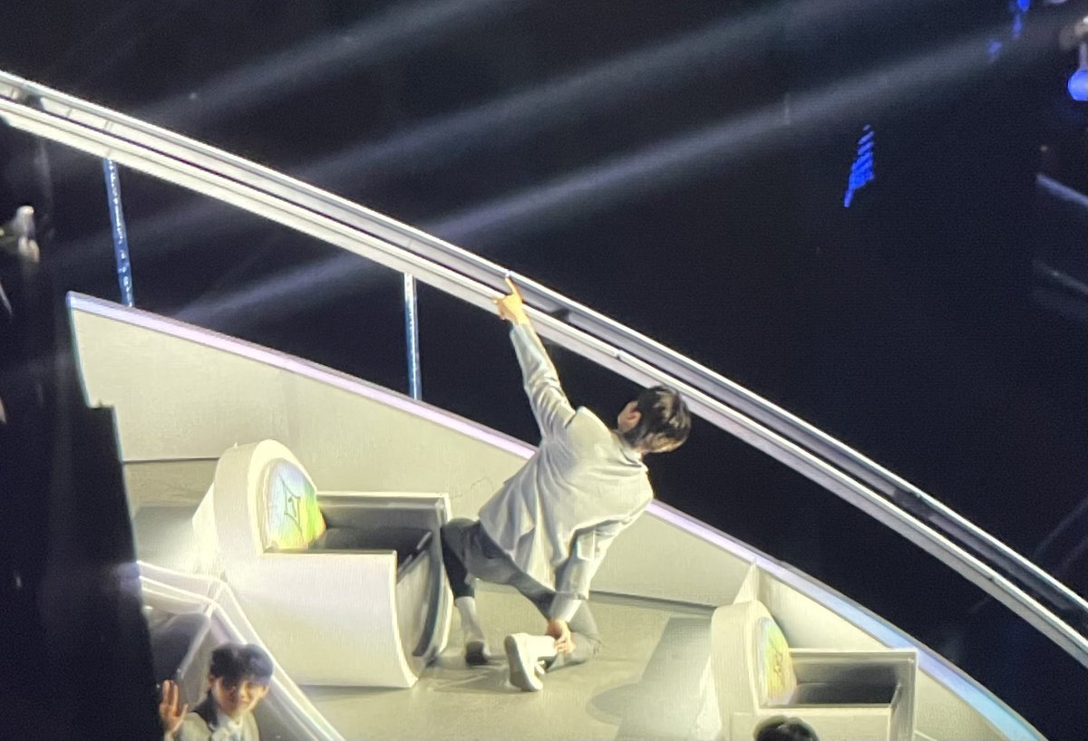 haohanbin's tweet photo. why is he everywhere except ON the chair 😭😭😭😭😭😭😭😭😭 https://t.co/NxHWTxvLmd