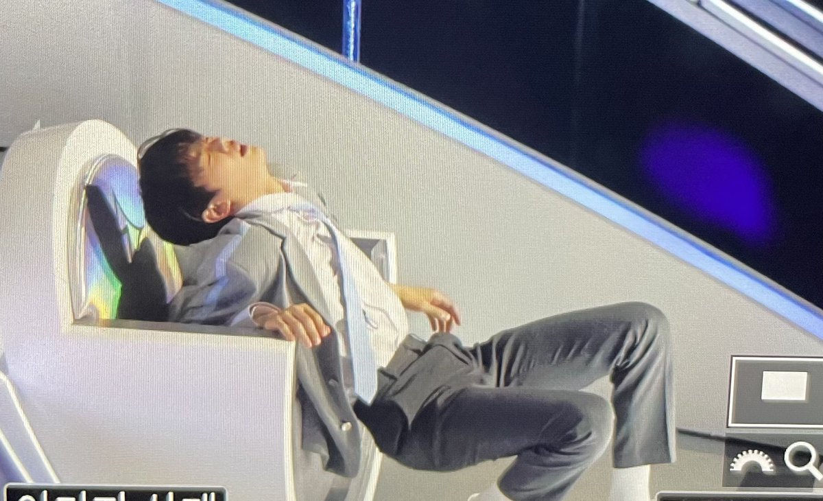 haohanbin's tweet photo. why is he everywhere except ON the chair 😭😭😭😭😭😭😭😭😭 https://t.co/NxHWTxvLmd