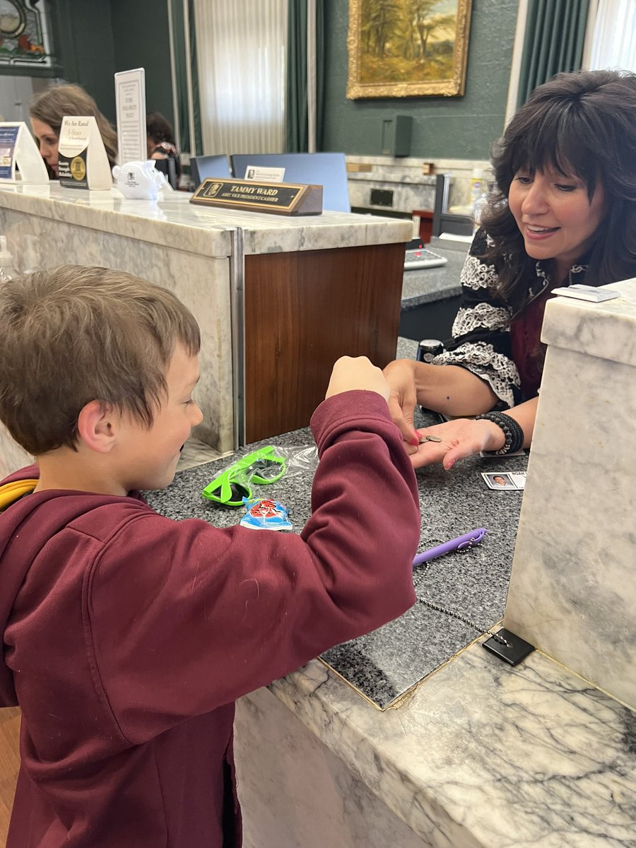mskmayo's tweet photo. 2nd Grade visit to the Stock Exchange Bank @USD360_Caldwell https://t.co/hIvMnPgWWY