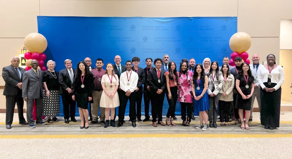 Congratulations to all of our @morenovalleyusd students who were recognized at the <a href="/RCOE/">RivCo Office of Education</a> annual #StudentAcademicAwards Dinner! View more photos: bit.ly/3otfSA0