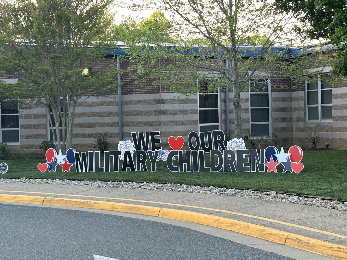 AmandaRGrant's tweet photo. We had a great week celebrating our Military kids. #MonthoftheMilitaryChild #pwcsnews
#Ashlandsoar #purpleupday https://t.co/ZRBBCKrR2k