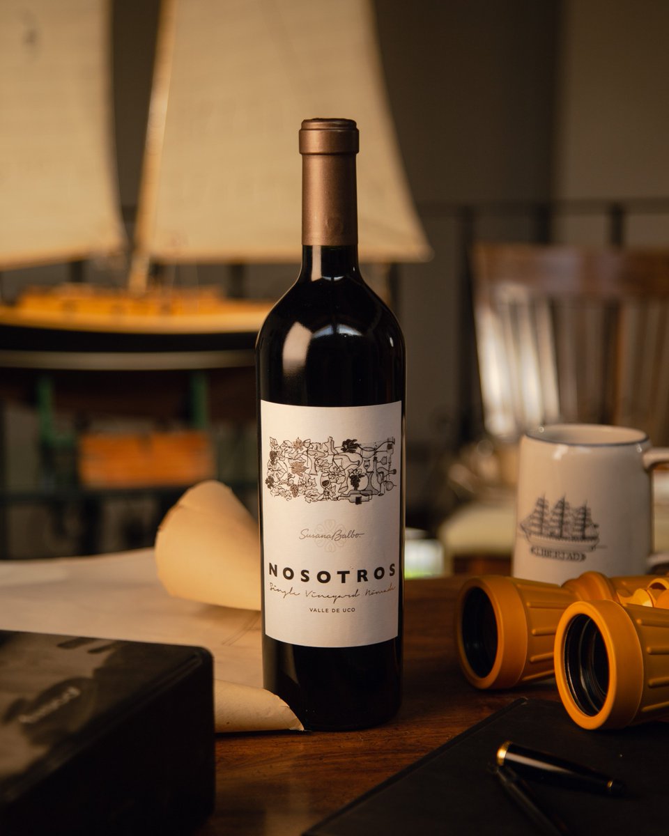 Nuestro Nosotros Single Vineyard Nómade es un vino itinerante, ya que se elabora con una selección de uvas provenientes de una parcela específica del viñedo que mejor desempeño tuvo durante un determinado año natural 🍇