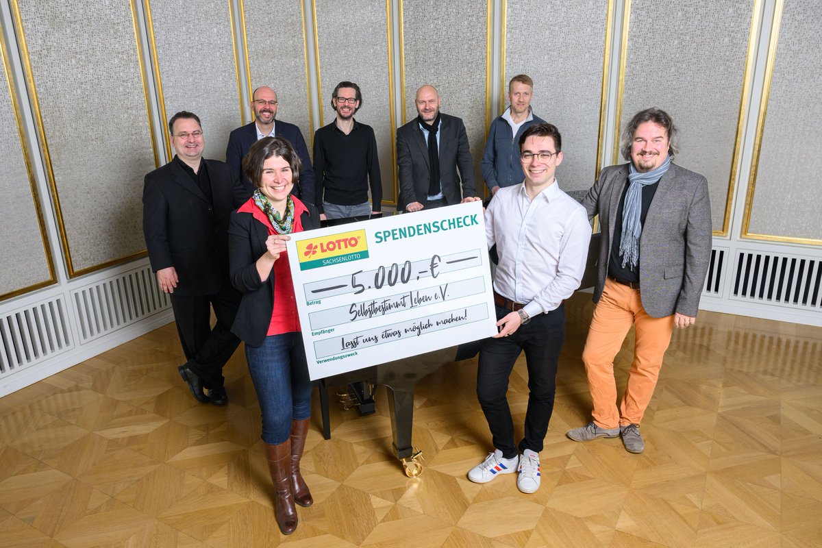 "amarcord" bedeutet im Dialekt der italienischen Region Emilia-Romagna „Ich erinnere mich“ – eine bessere Verbindung zu den neuen #Sachsenlotto-Möglichmachern, dem gleichnamigen a-cappella-Ensemble, kann es nicht geben.

Foto: Christian Modla