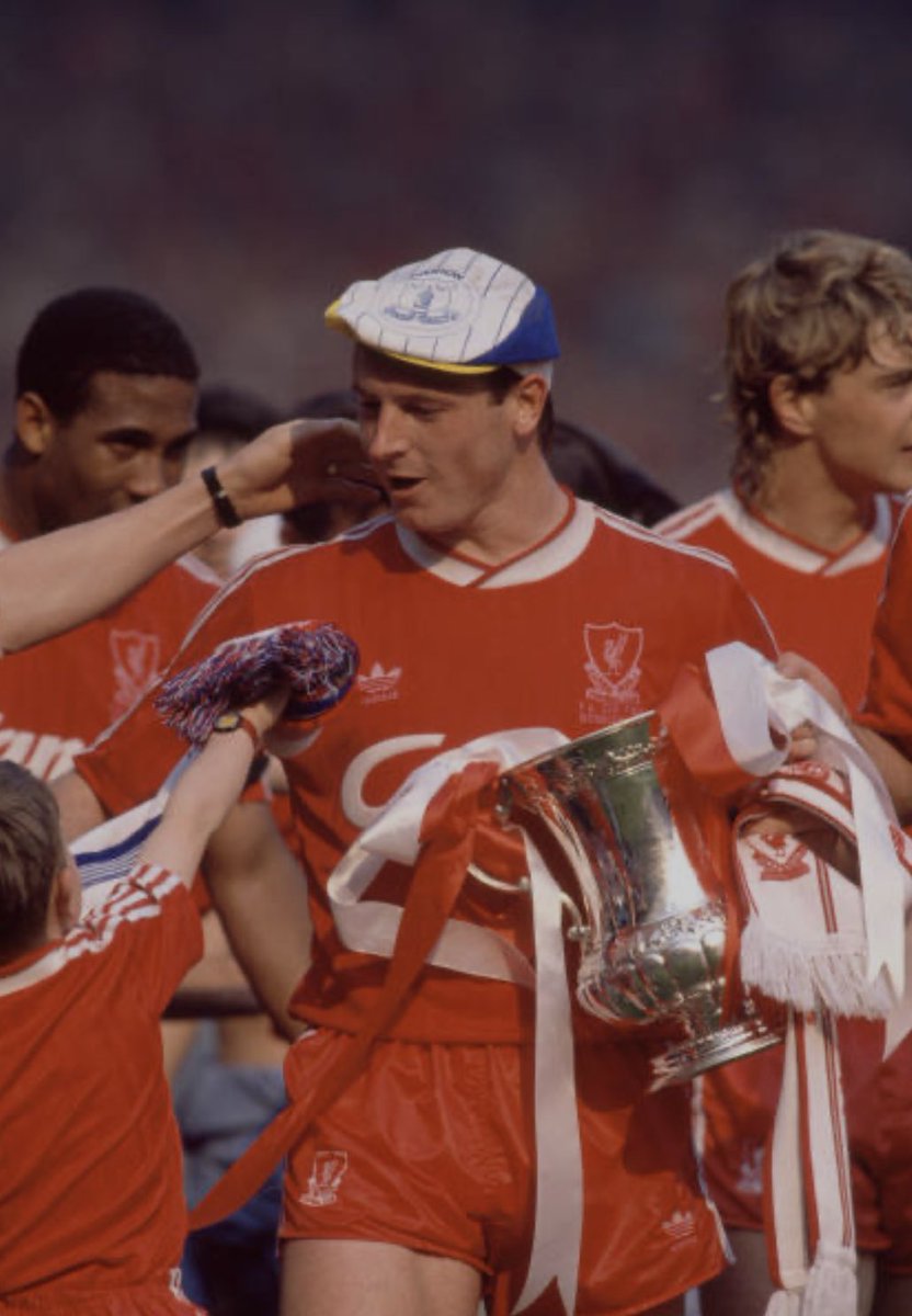 sandnsignings's tweet photo. Sooooo ….. the Legend @stevemacca11 will be joining us for next Tuesday to carry out a private signing with Ronnie. Very made up to get this but very short notice. Can’t wait 😁😁@WhelanRonnie5 https://t.co/Ia7WZSdhij