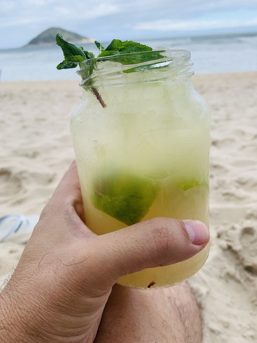 Davilabass's tweet photo. O mais puro suco de limão sem álcool, com certeza é possível! O fundo respalda tudo! #RJ #RiodeJaneiro https://t.co/GENfD8OPPb