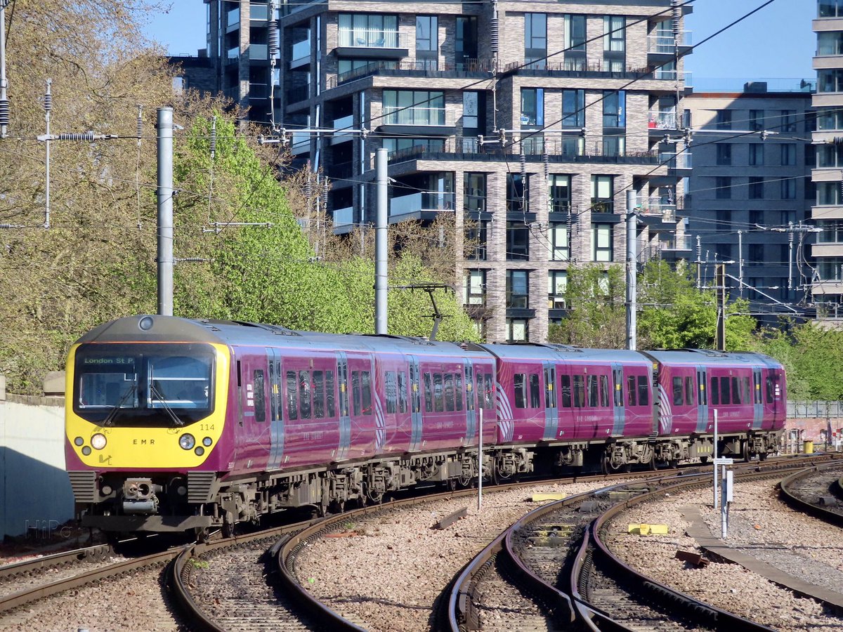 HiPa125's tweet photo. Journeys end for 110mph Siemens #Class360 ‘Desiro’ 360114 #EMU working East Midlands Railway Connect, 1H12 0808 Corby > London St Pancras International, “Luton Airport Express” #MML https://t.co/DCeITxjG7R