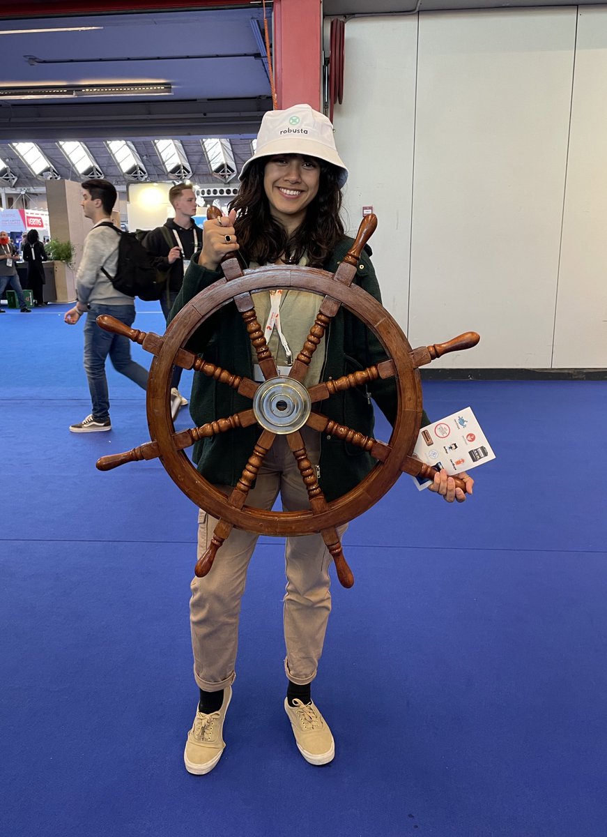 MirandaLunaUran's tweet photo. Driving the Kubernetes with @RobustaDev !! 🥸🥸 https://t.co/ezm3CdNUDi
