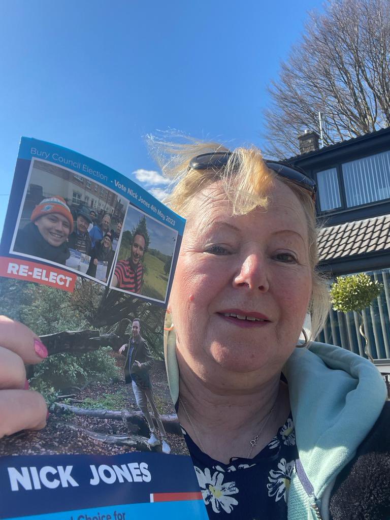 JonesNick_UK's tweet photo. Beautiful evening to be out on Pilkington Park delivering my latest leaflet #reportingback and discussing local matter with residents https://t.co/m68Q4cDXCz