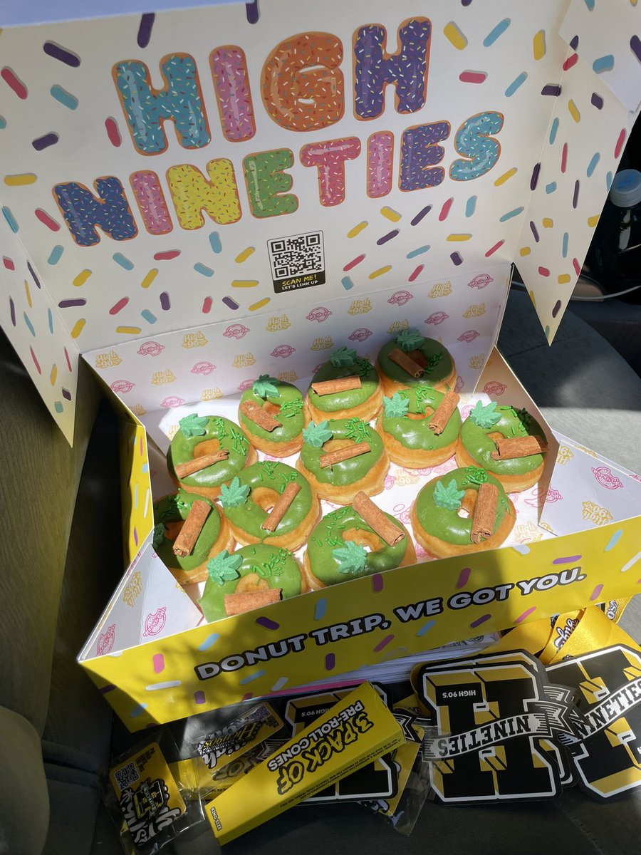 High90sMcKy's tweet photo. Can’t get over how stoney and perfect our donuts turned out today!! @DKSDONUTS @high90sofficial #holidaze #420community #420day #stonerideas #munchies https://t.co/AWONwlB8wN