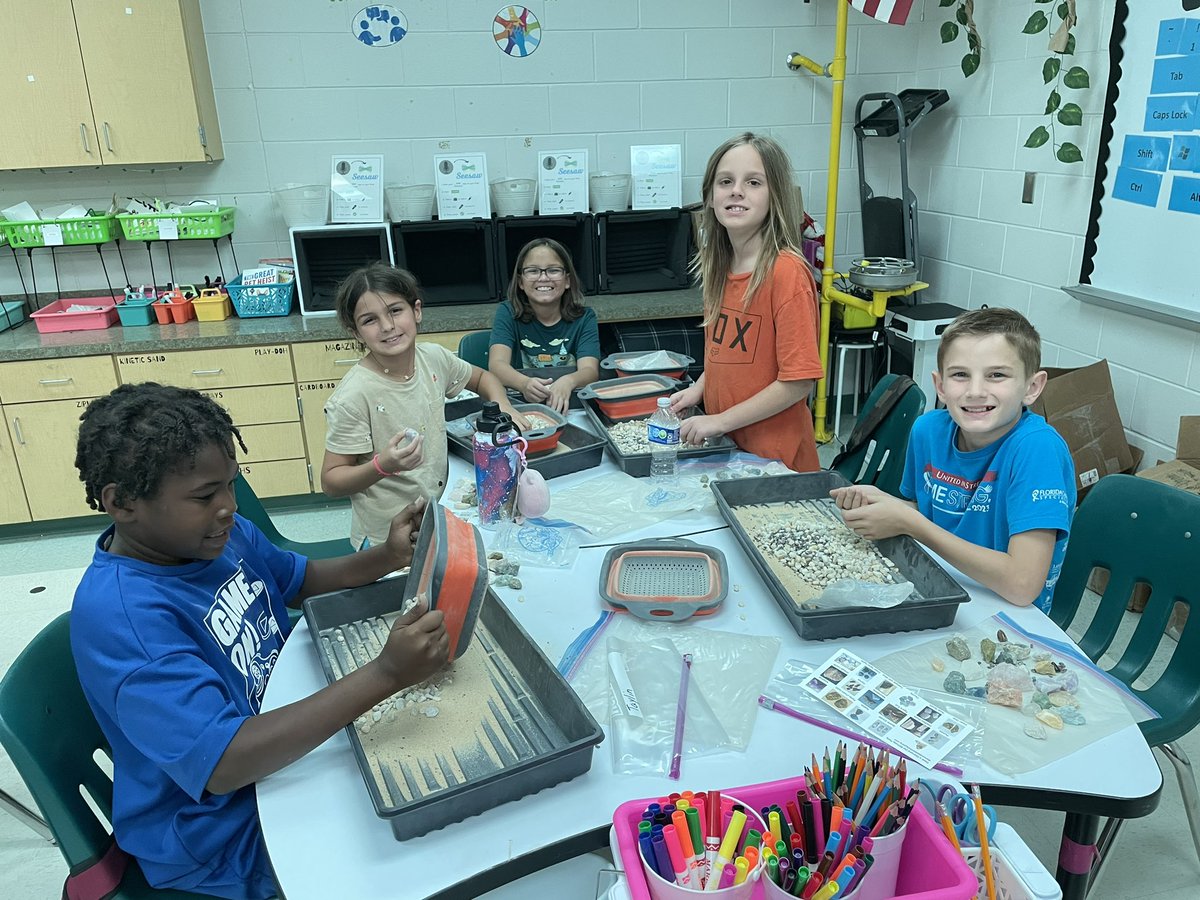 blueegg3r's tweet photo. Great #diamonddel in-school field trip today as we prepare for the 5th grade @EducationFL state Science test! Such a fun field trip! @CitrusGrove_VCS @volusiaschools @VCSscience https://t.co/f3gve2RaBz