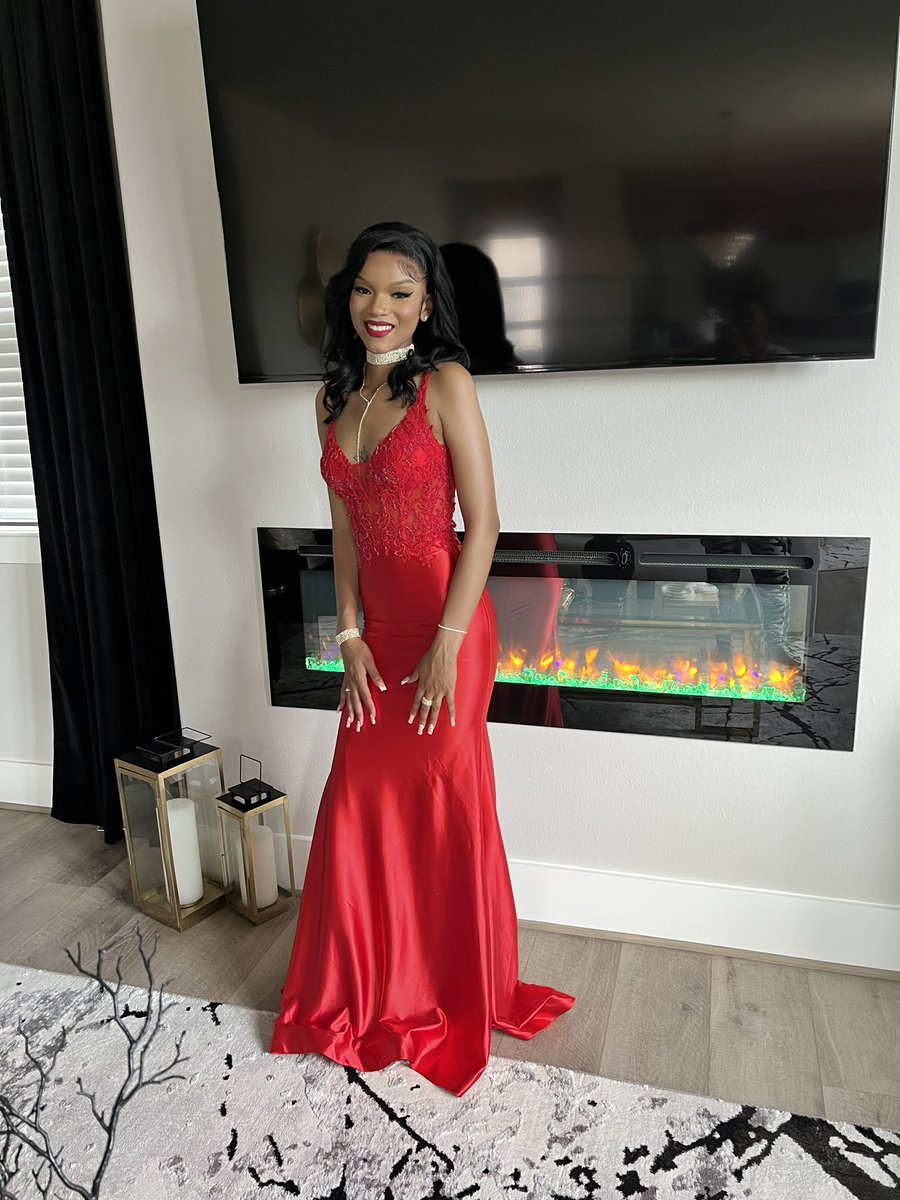 aangieamor's tweet image. Thought Twitter should see my pics from prom too🤭 #pvamu #classof2020